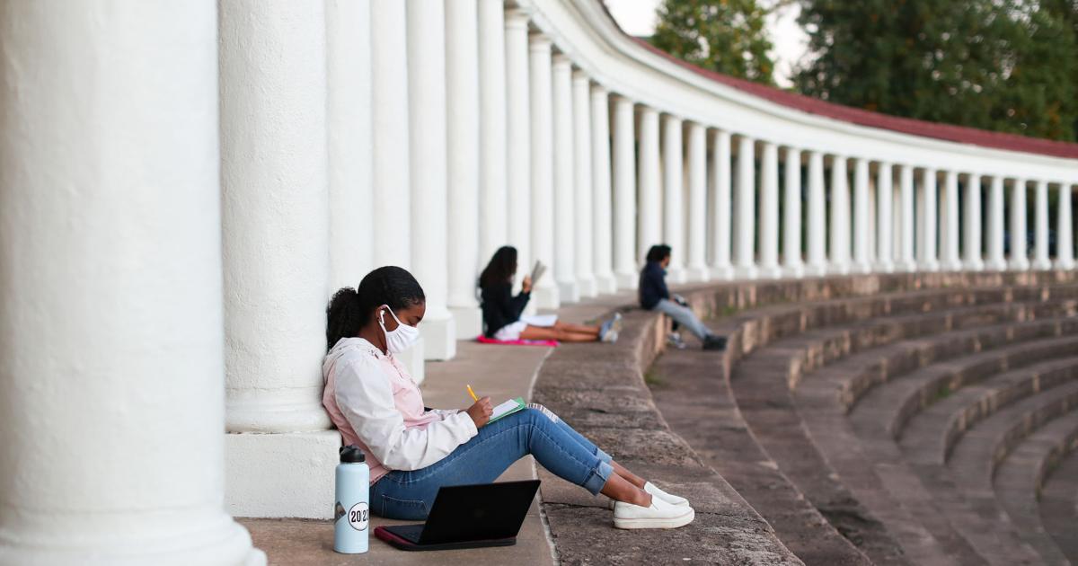 Grad students at UVa still waiting for their university stipends